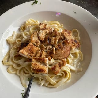 Fettuccine Alfredo (L)
