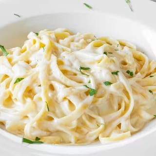A.Q. Fettuccine Alfredo w/ Chicken Brunch